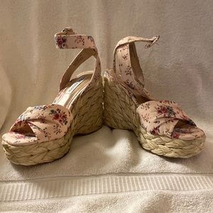 Steve Madden floral wedge platform size 5.5
